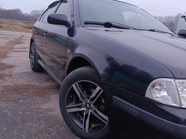 Черный Шкода Октавия, объемом двигателя 1 л и пробегом 256 тыс. км за 5300 $, фото 3 на Automoto.ua