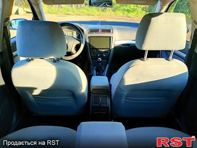 Черный Шкода Октавия, объемом двигателя 1.6 л и пробегом 275 тыс. км за 4950 $, фото 2 на Automoto.ua
