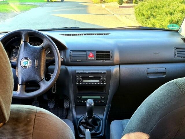 Черный Шкода Октавия, объемом двигателя 1.6 л и пробегом 197 тыс. км за 6300 $, фото 5 на Automoto.ua