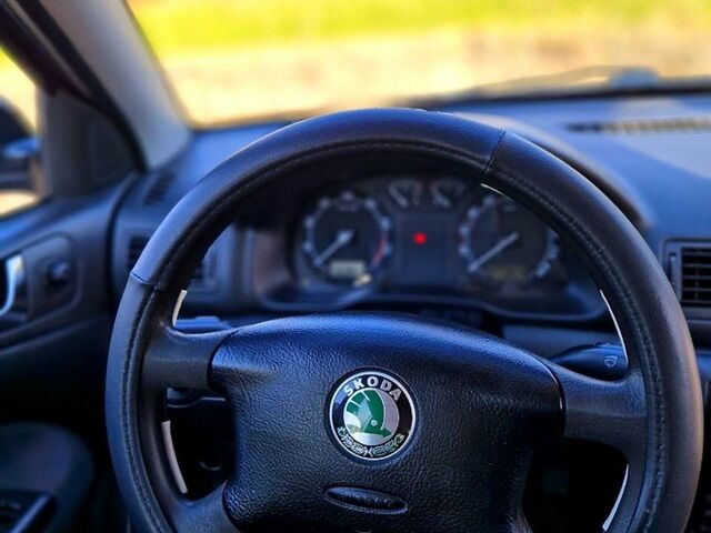 Чорний Шкода Октавія, об'ємом двигуна 1.6 л та пробігом 277 тис. км за 4800 $, фото 5 на Automoto.ua