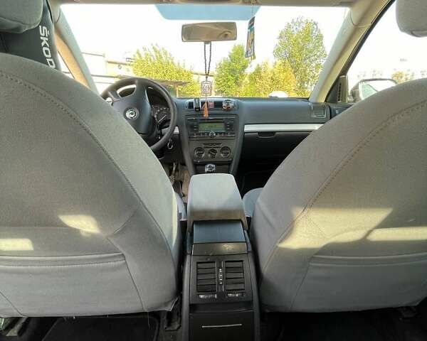 Черный Шкода Октавия, объемом двигателя 1.6 л и пробегом 268 тыс. км за 5700 $, фото 22 на Automoto.ua