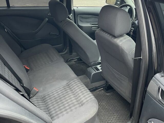 Черный Шкода Октавия, объемом двигателя 1.6 л и пробегом 217 тыс. км за 4600 $, фото 14 на Automoto.ua