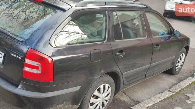 Черный Шкода Октавия, объемом двигателя 1.6 л и пробегом 235 тыс. км за 5400 $, фото 3 на Automoto.ua