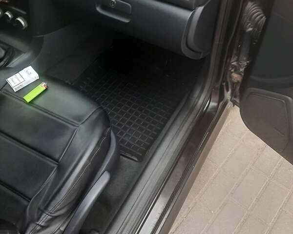 Черный Шкода Октавия, объемом двигателя 1.6 л и пробегом 420 тыс. км за 4900 $, фото 10 на Automoto.ua