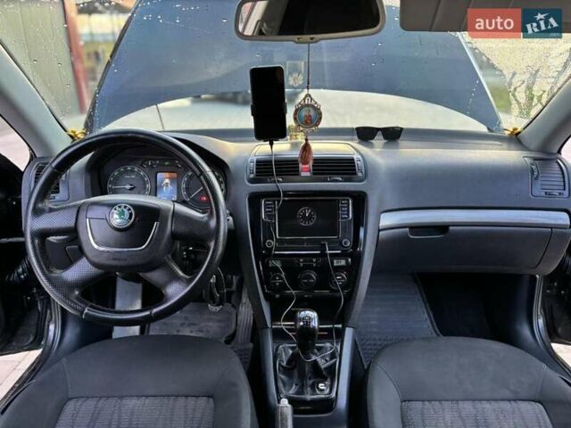 Черный Шкода Октавия, объемом двигателя 2 л и пробегом 270 тыс. км за 5800 $, фото 8 на Automoto.ua