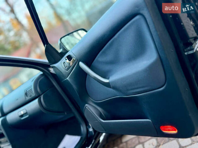 Черный Шкода Октавия, объемом двигателя 1.6 л и пробегом 169 тыс. км за 5599 $, фото 56 на Automoto.ua