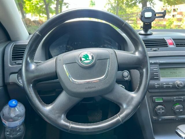 Чорний Шкода Октавія, об'ємом двигуна 2 л та пробігом 241 тис. км за 6990 $, фото 11 на Automoto.ua