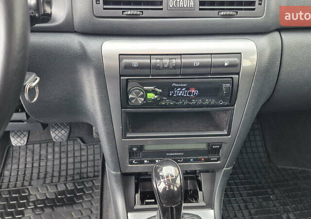 Черный Шкода Октавия, объемом двигателя 1.6 л и пробегом 217 тыс. км за 5800 $, фото 23 на Automoto.ua