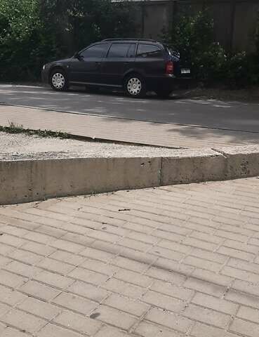 Черный Шкода Октавия, объемом двигателя 1.6 л и пробегом 420 тыс. км за 4900 $, фото 4 на Automoto.ua