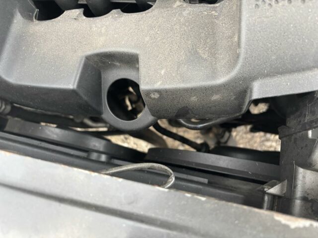 Черный Шкода Октавия, объемом двигателя 1.6 л и пробегом 300 тыс. км за 3500 $, фото 12 на Automoto.ua