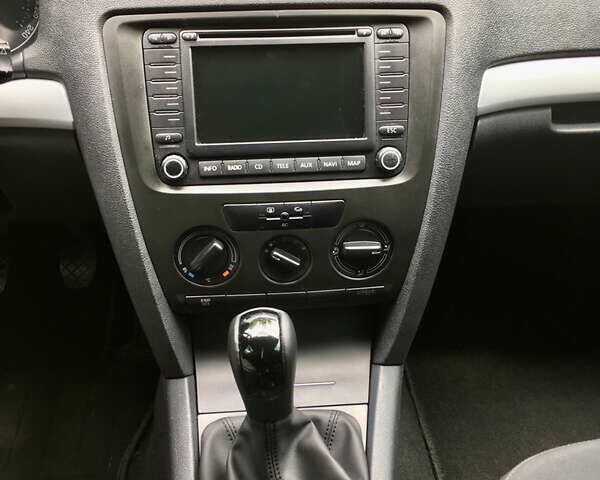 Чорний Шкода Октавія, об'ємом двигуна 1.6 л та пробігом 222 тис. км за 5700 $, фото 10 на Automoto.ua