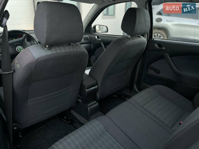 Черный Шкода Октавия, объемом двигателя 1.6 л и пробегом 169 тыс. км за 5850 $, фото 36 на Automoto.ua