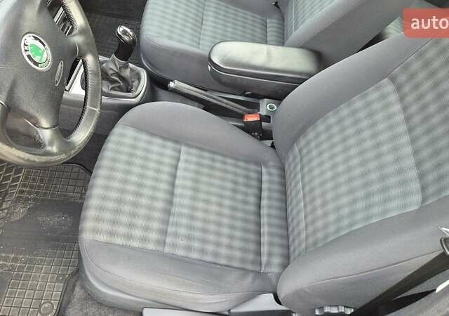 Черный Шкода Октавия, объемом двигателя 1.6 л и пробегом 217 тыс. км за 5700 $, фото 18 на Automoto.ua