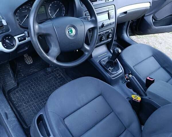 Черный Шкода Октавия, объемом двигателя 1.9 л и пробегом 320 тыс. км за 4750 $, фото 13 на Automoto.ua