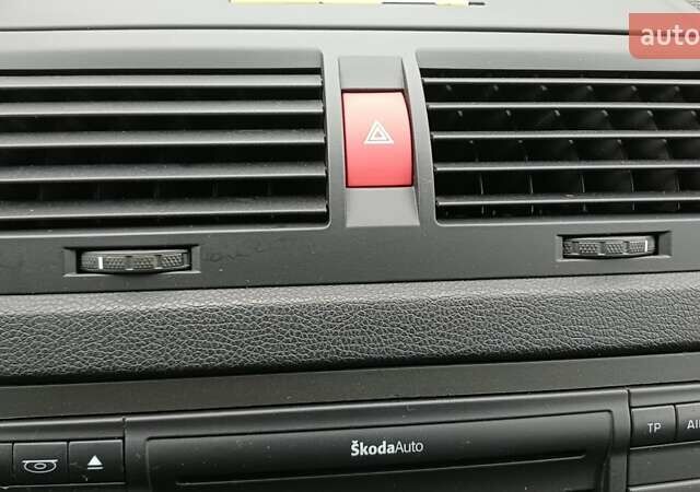 Черный Шкода Октавия, объемом двигателя 1.6 л и пробегом 350 тыс. км за 4800 $, фото 33 на Automoto.ua