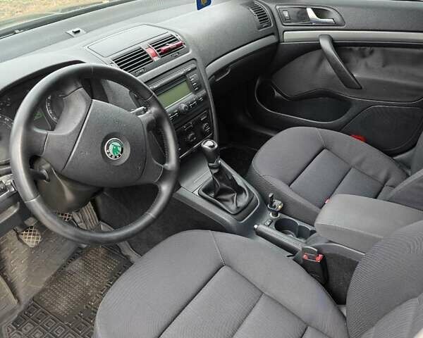 Шкода Октавия 2005 в Славянске на Automoto.ua Черный Шкода Октавия, объемом двигателя 1.6 л и пробегом 303 тыс. км за 5900 $, фото 5 на Automoto.ua
