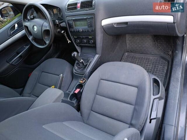 Черный Шкода Октавия, объемом двигателя 1.9 л и пробегом 320 тыс. км за 4750 $, фото 11 на Automoto.ua