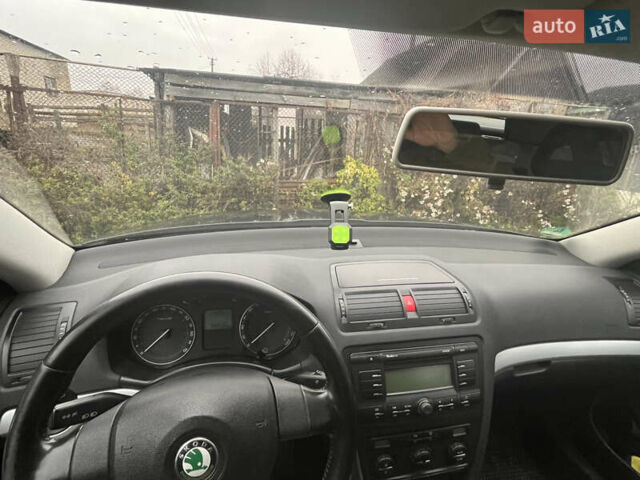 Черный Шкода Октавия, объемом двигателя 1.6 л и пробегом 194 тыс. км за 5500 $, фото 8 на Automoto.ua