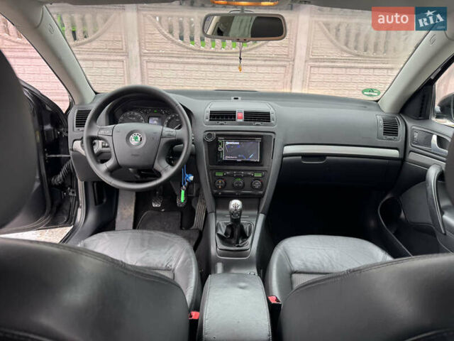 Черный Шкода Октавия, объемом двигателя 1.6 л и пробегом 178 тыс. км за 6200 $, фото 1 на Automoto.ua