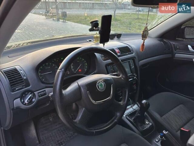 Черный Шкода Октавия, объемом двигателя 2 л и пробегом 270 тыс. км за 5800 $, фото 2 на Automoto.ua