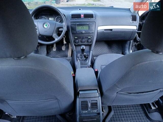 Черный Шкода Октавия, объемом двигателя 1.9 л и пробегом 320 тыс. км за 4750 $, фото 12 на Automoto.ua