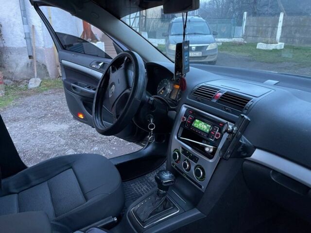 Черный Шкода Октавия, объемом двигателя 1.9 л и пробегом 400 тыс. км за 5200 $, фото 4 на Automoto.ua