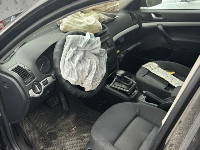 Черный Шкода Октавия, объемом двигателя 1.6 л и пробегом 300 тыс. км за 3500 $, фото 4 на Automoto.ua