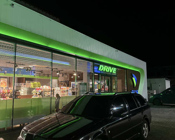 Черный Шкода Октавия, объемом двигателя 1.6 л и пробегом 210 тыс. км за 6700 $, фото 1 на Automoto.ua