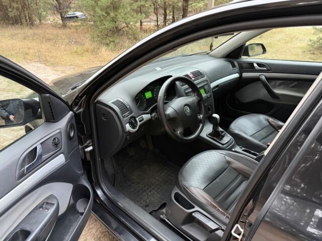 Черный Шкода Октавия, объемом двигателя 1.6 л и пробегом 220 тыс. км за 5450 $, фото 10 на Automoto.ua