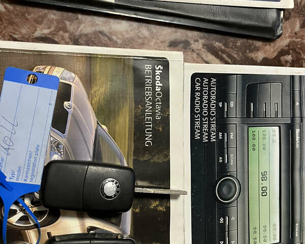 Черный Шкода Октавия, объемом двигателя 1.6 л и пробегом 203 тыс. км за 6300 $, фото 40 на Automoto.ua