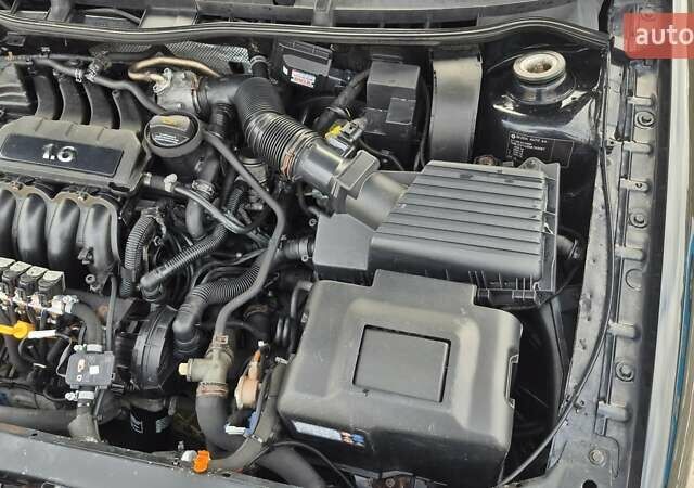 Черный Шкода Октавия, объемом двигателя 1.6 л и пробегом 217 тыс. км за 5700 $, фото 30 на Automoto.ua