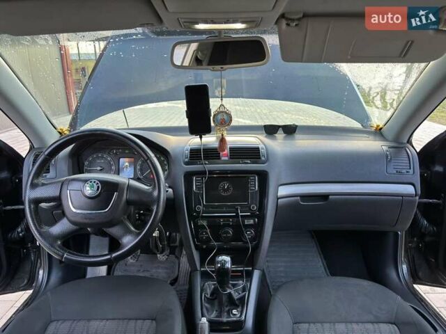 Черный Шкода Октавия, объемом двигателя 2 л и пробегом 270 тыс. км за 5800 $, фото 5 на Automoto.ua
