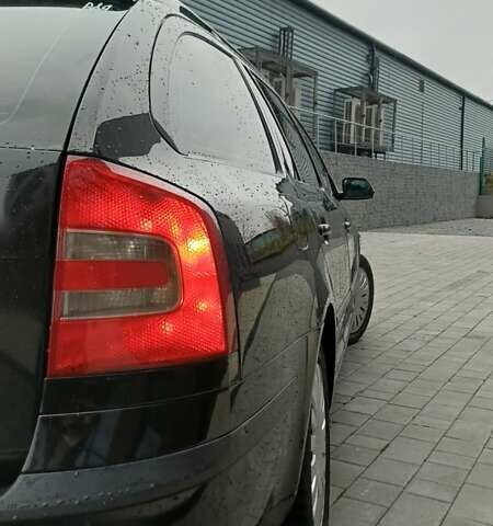 Черный Шкода Октавия, объемом двигателя 1.6 л и пробегом 350 тыс. км за 4800 $, фото 10 на Automoto.ua