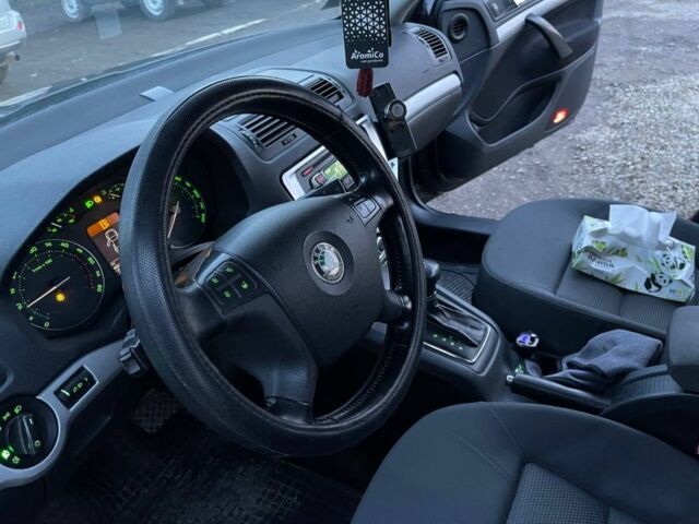 Черный Шкода Октавия, объемом двигателя 1.9 л и пробегом 400 тыс. км за 5200 $, фото 5 на Automoto.ua