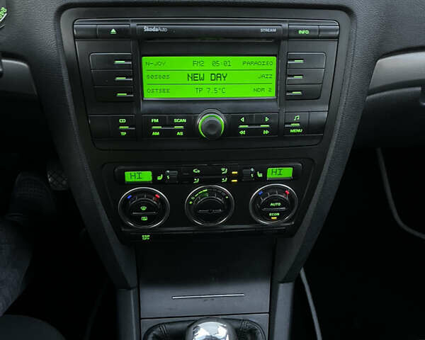 Черный Шкода Октавия, объемом двигателя 1.6 л и пробегом 203 тыс. км за 6300 $, фото 34 на Automoto.ua