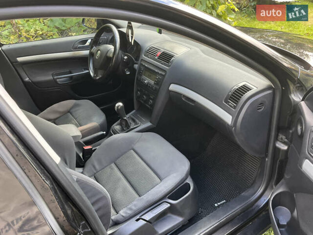 Черный Шкода Октавия, объемом двигателя 1.6 л и пробегом 194 тыс. км за 5500 $, фото 3 на Automoto.ua