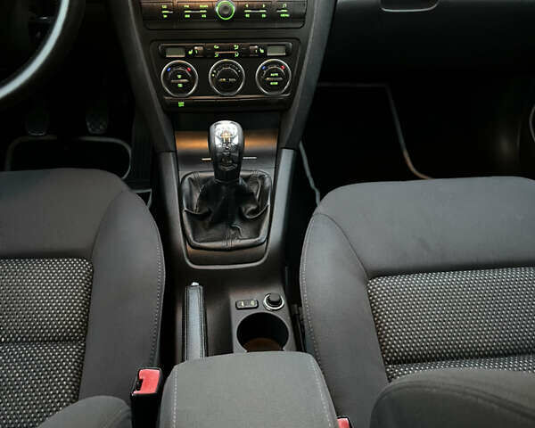 Черный Шкода Октавия, объемом двигателя 1.6 л и пробегом 203 тыс. км за 6300 $, фото 30 на Automoto.ua