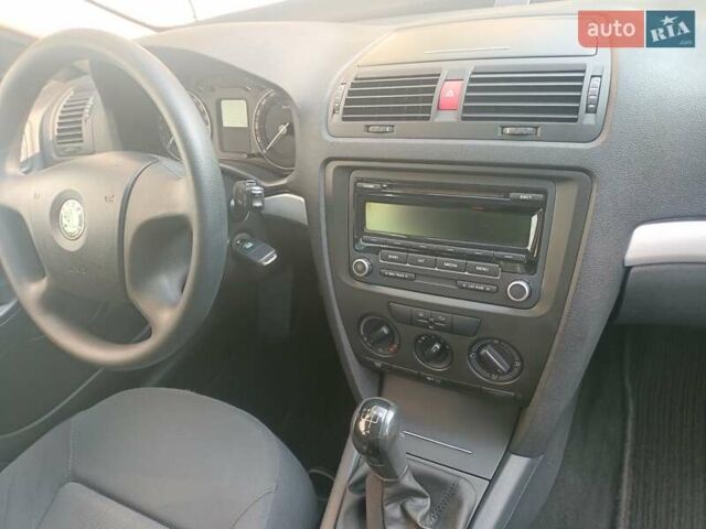 Черный Шкода Октавия, объемом двигателя 1.6 л и пробегом 240 тыс. км за 5650 $, фото 15 на Automoto.ua