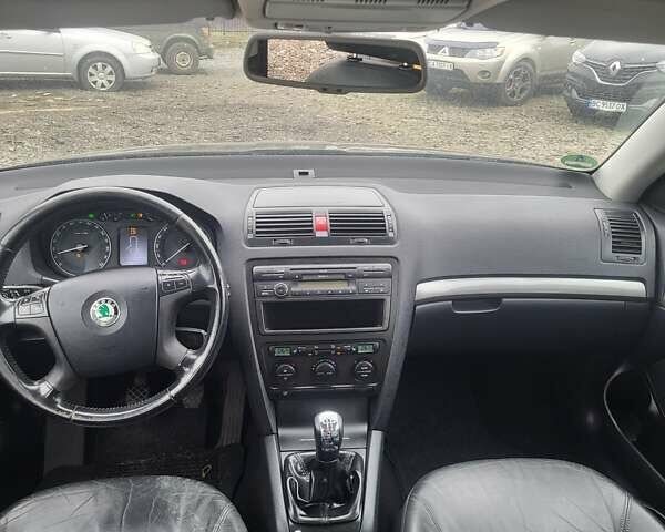 Черный Шкода Октавия, объемом двигателя 1.6 л и пробегом 165 тыс. км за 6750 $, фото 2 на Automoto.ua