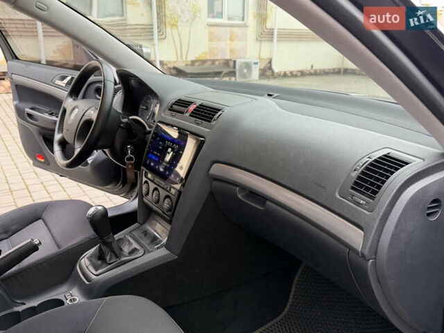 Чорний Шкода Октавія, об'ємом двигуна 2 л та пробігом 197 тис. км за 7400 $, фото 59 на Automoto.ua