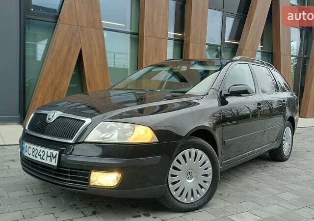 Черный Шкода Октавия, объемом двигателя 1.6 л и пробегом 350 тыс. км за 4800 $, фото 1 на Automoto.ua