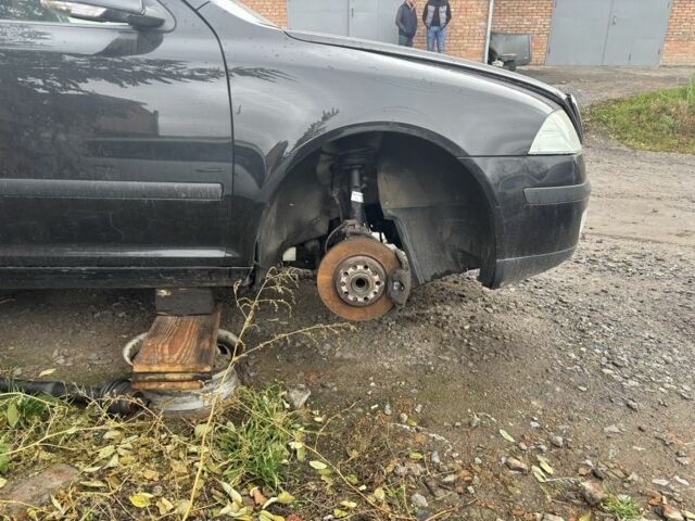 Черный Шкода Октавия, объемом двигателя 1.6 л и пробегом 300 тыс. км за 3500 $, фото 8 на Automoto.ua