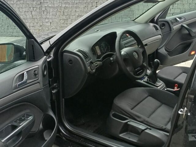 Черный Шкода Октавия, объемом двигателя 1.6 л и пробегом 350 тыс. км за 4800 $, фото 13 на Automoto.ua