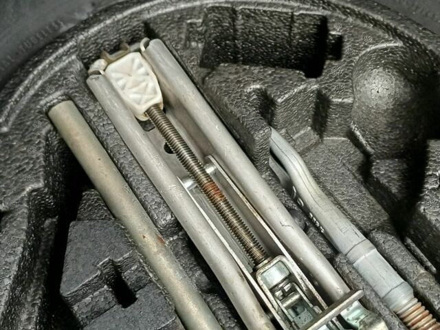 Черный Шкода Октавия, объемом двигателя 1.6 л и пробегом 350 тыс. км за 4800 $, фото 18 на Automoto.ua