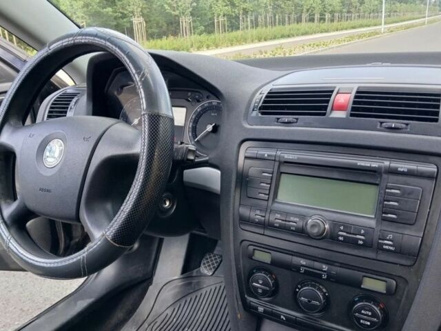 Черный Шкода Октавия, объемом двигателя 2 л и пробегом 257 тыс. км за 2350 $, фото 5 на Automoto.ua