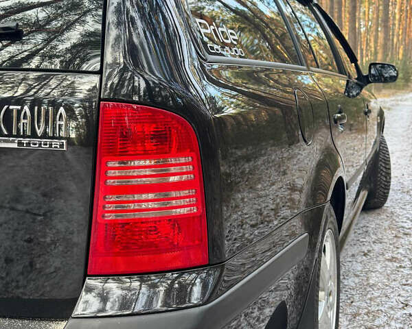 Черный Шкода Октавия, объемом двигателя 1.6 л и пробегом 210 тыс. км за 6700 $, фото 11 на Automoto.ua