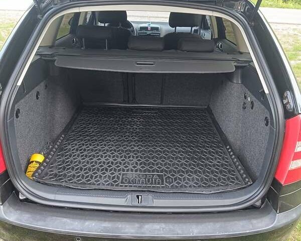 Черный Шкода Октавия, объемом двигателя 1.6 л и пробегом 252 тыс. км за 5800 $, фото 4 на Automoto.ua