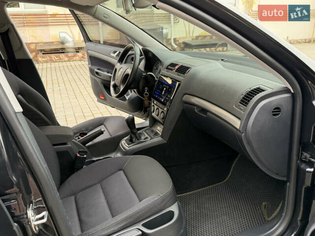 Чорний Шкода Октавія, об'ємом двигуна 2 л та пробігом 197 тис. км за 7400 $, фото 62 на Automoto.ua