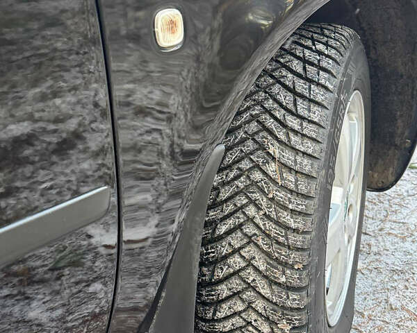 Черный Шкода Октавия, объемом двигателя 1.6 л и пробегом 210 тыс. км за 6700 $, фото 4 на Automoto.ua