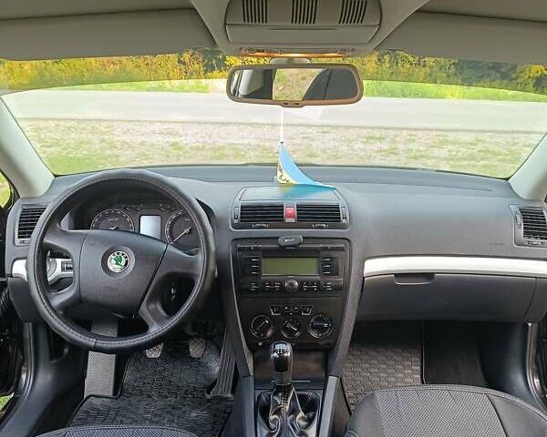 Черный Шкода Октавия, объемом двигателя 1.6 л и пробегом 252 тыс. км за 5800 $, фото 11 на Automoto.ua